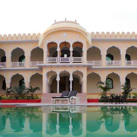 V Resorts Rajmahal Orchha Extérieur photo