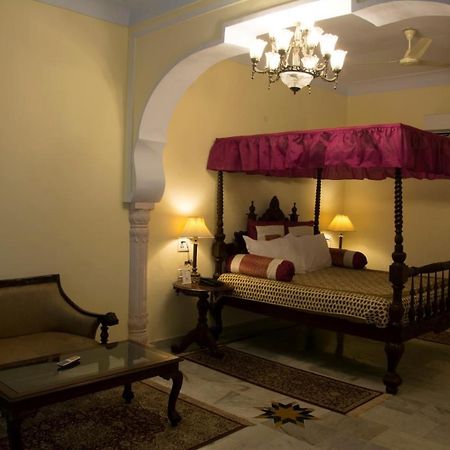 V Resorts Rajmahal Orchha Extérieur photo