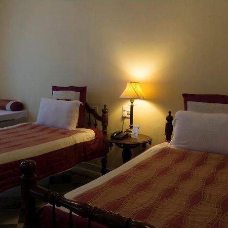 V Resorts Rajmahal Orchha Extérieur photo