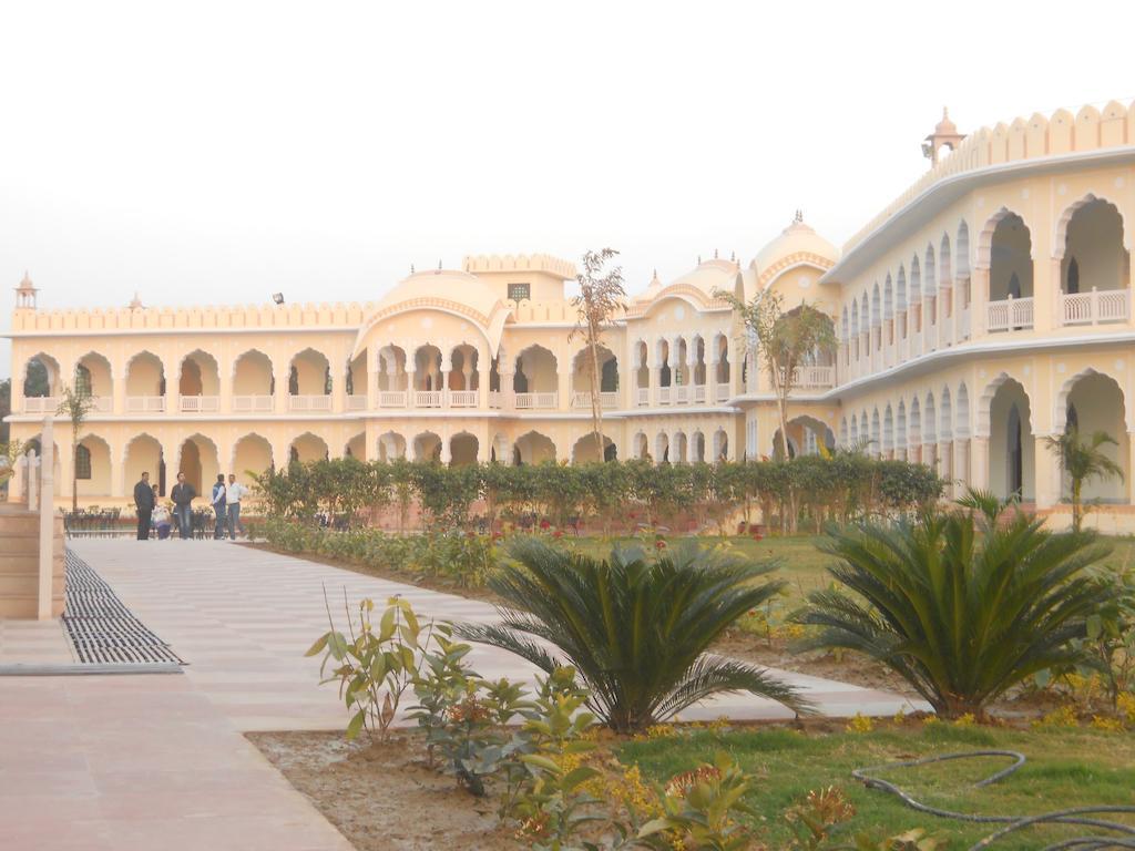 V Resorts Rajmahal Orchha Extérieur photo