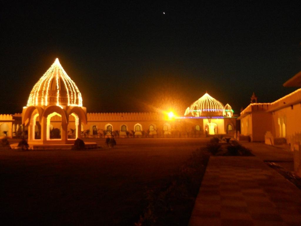 V Resorts Rajmahal Orchha Extérieur photo