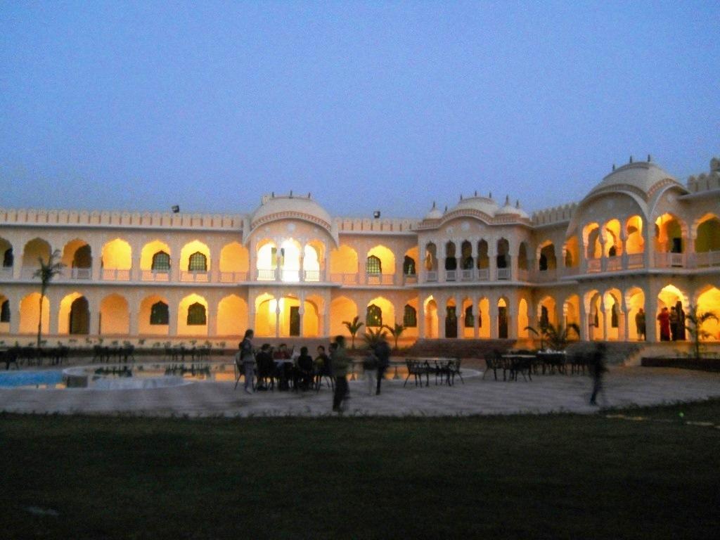 V Resorts Rajmahal Orchha Extérieur photo