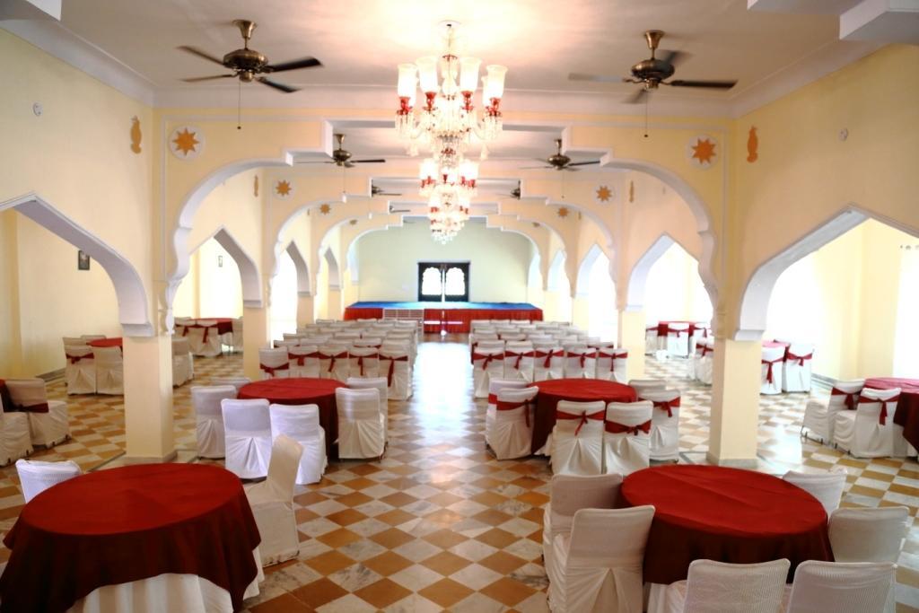 V Resorts Rajmahal Orchha Extérieur photo