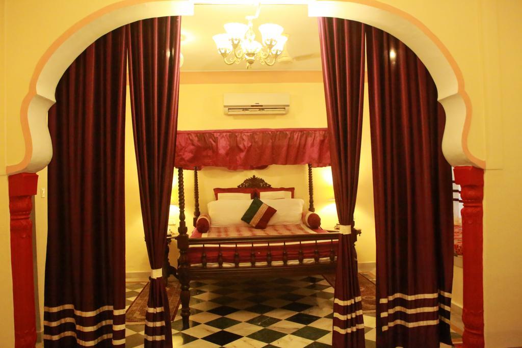 V Resorts Rajmahal Orchha Extérieur photo
