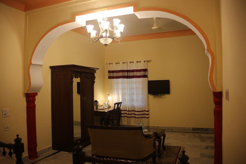 V Resorts Rajmahal Orchha Extérieur photo