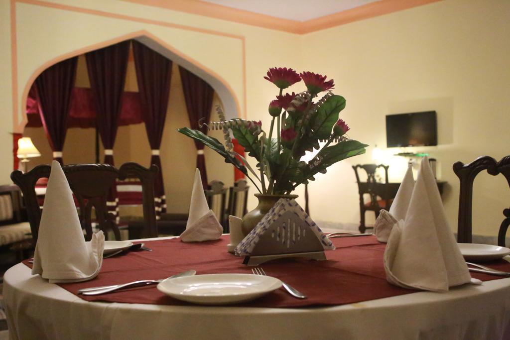 V Resorts Rajmahal Orchha Extérieur photo