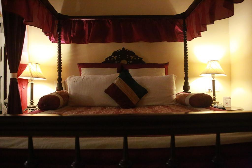 V Resorts Rajmahal Orchha Extérieur photo
