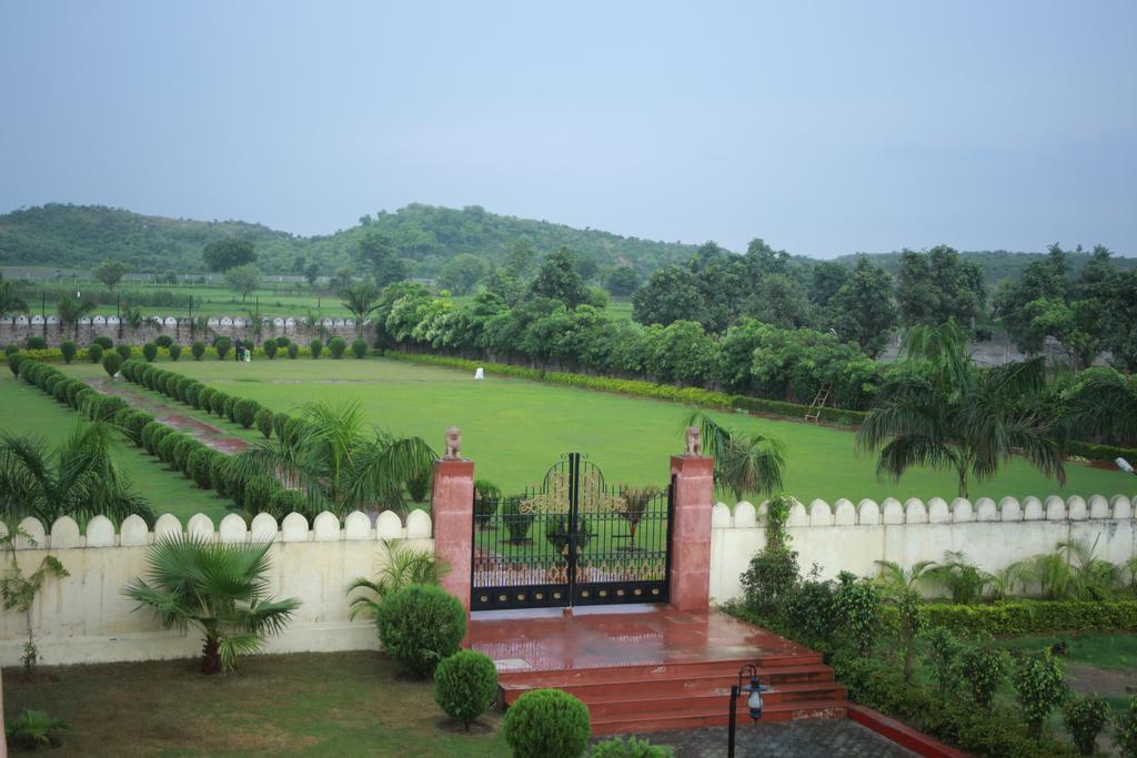 V Resorts Rajmahal Orchha Extérieur photo
