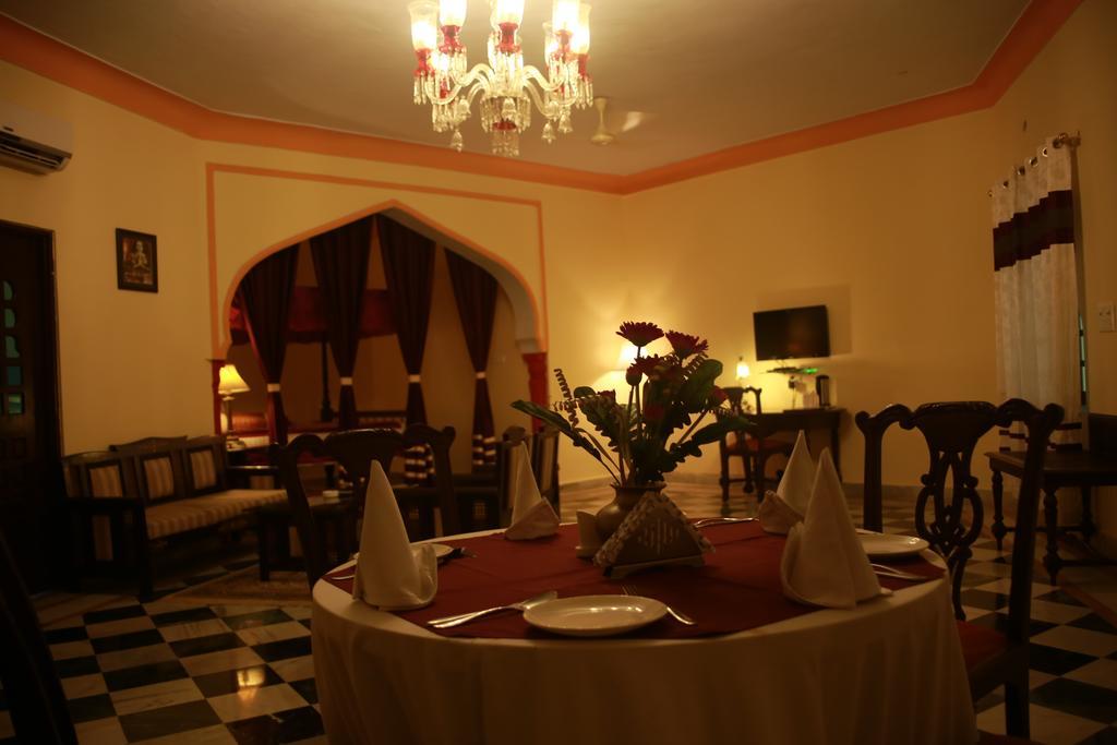 V Resorts Rajmahal Orchha Extérieur photo