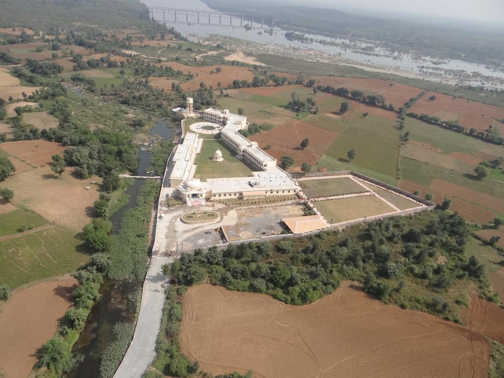 V Resorts Rajmahal Orchha Extérieur photo