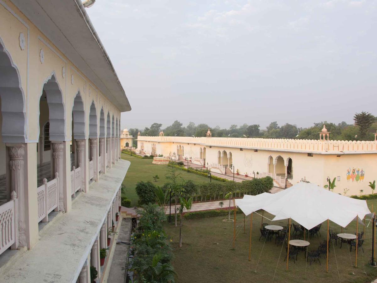 V Resorts Rajmahal Orchha Extérieur photo