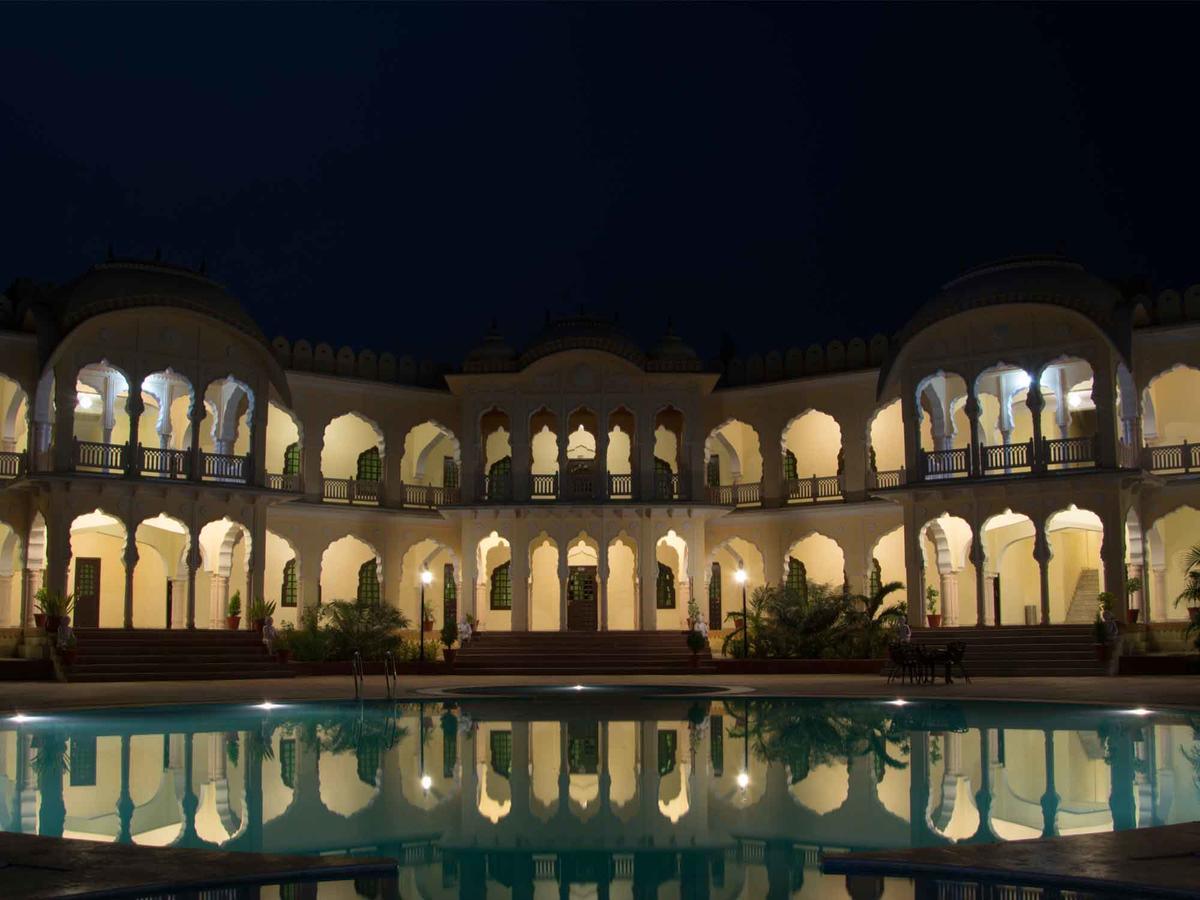 V Resorts Rajmahal Orchha Extérieur photo