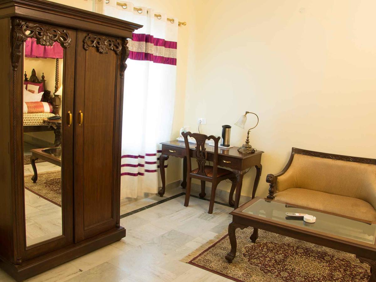 V Resorts Rajmahal Orchha Extérieur photo