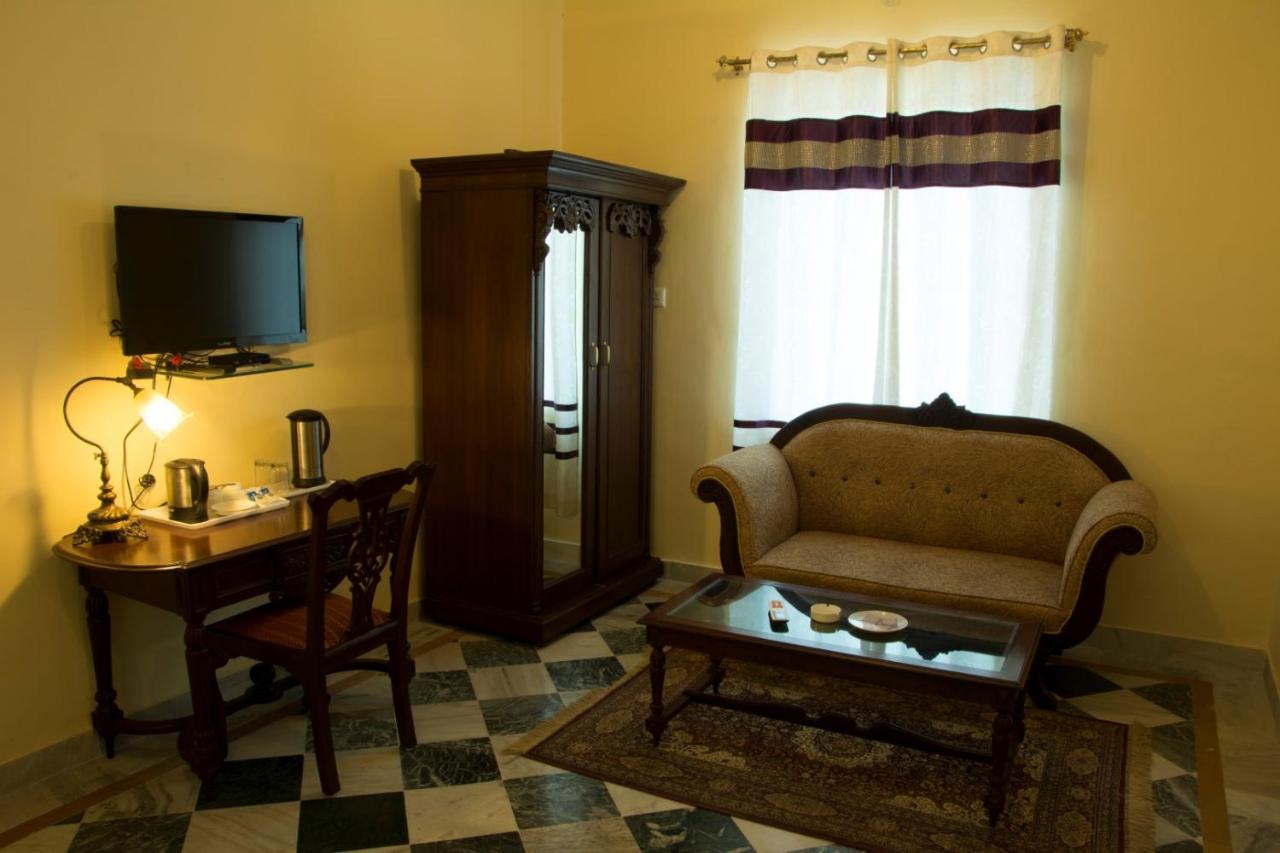 V Resorts Rajmahal Orchha Extérieur photo