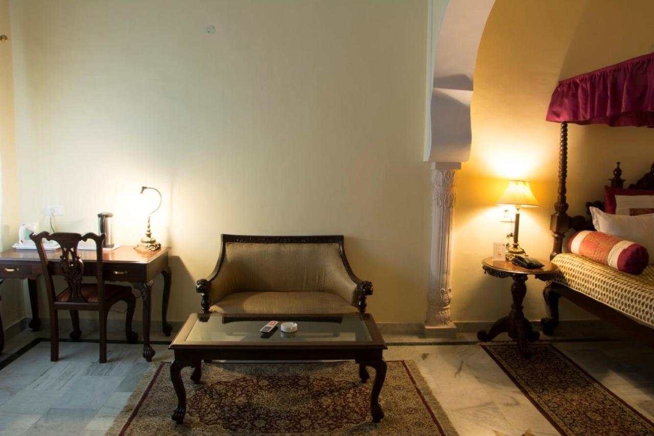 V Resorts Rajmahal Orchha Extérieur photo