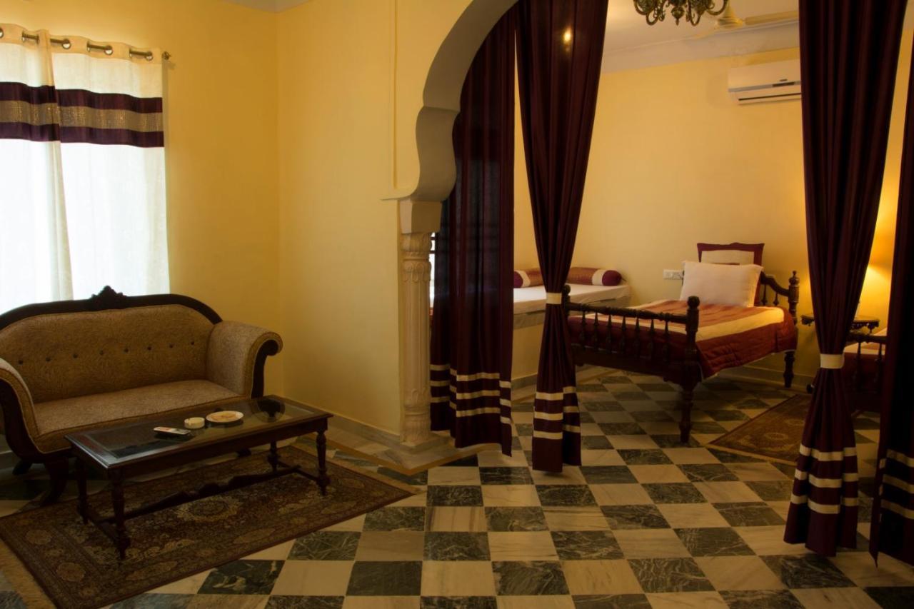 V Resorts Rajmahal Orchha Extérieur photo