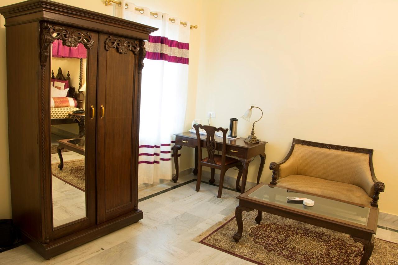 V Resorts Rajmahal Orchha Extérieur photo
