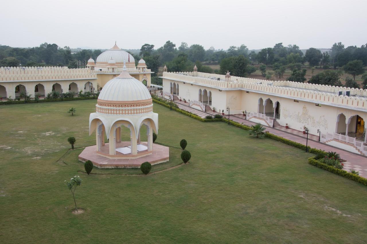 V Resorts Rajmahal Orchha Extérieur photo