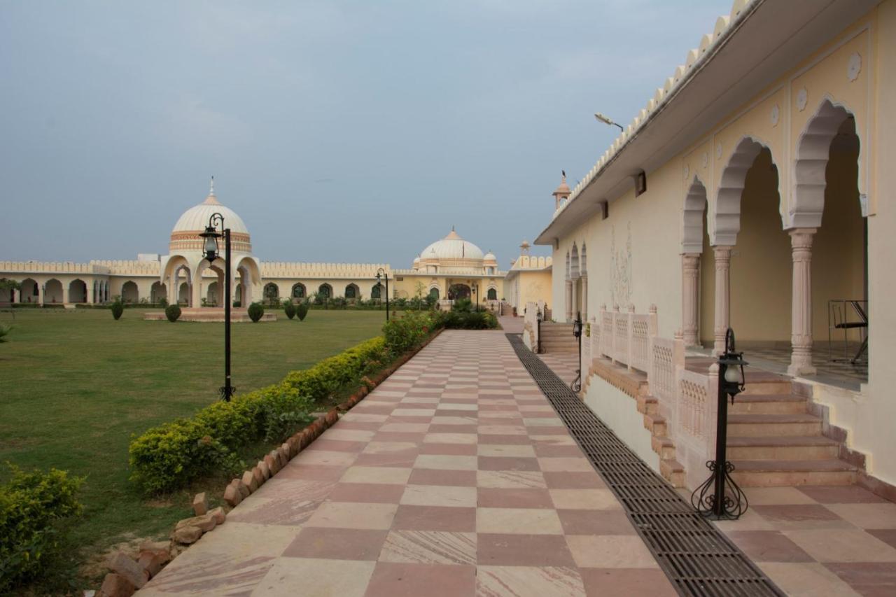 V Resorts Rajmahal Orchha Extérieur photo