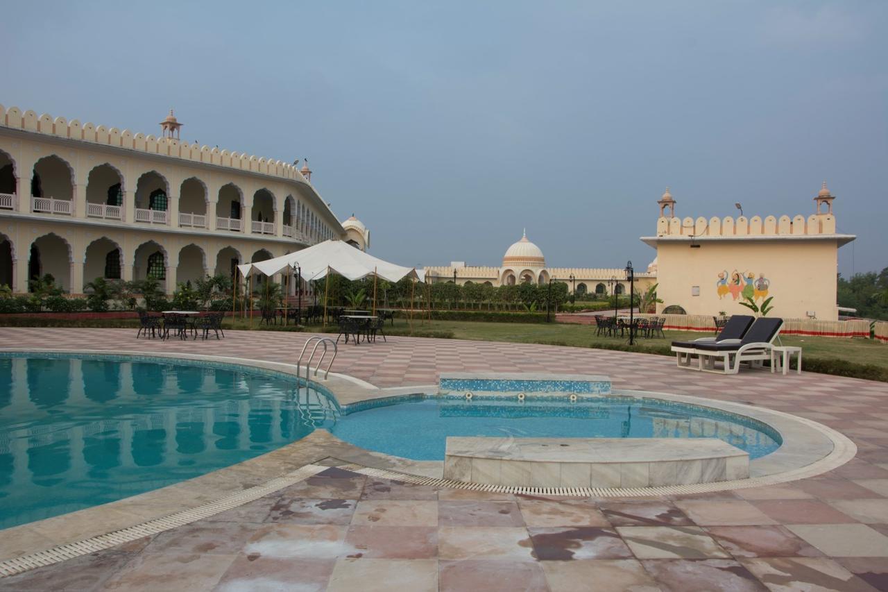 V Resorts Rajmahal Orchha Extérieur photo