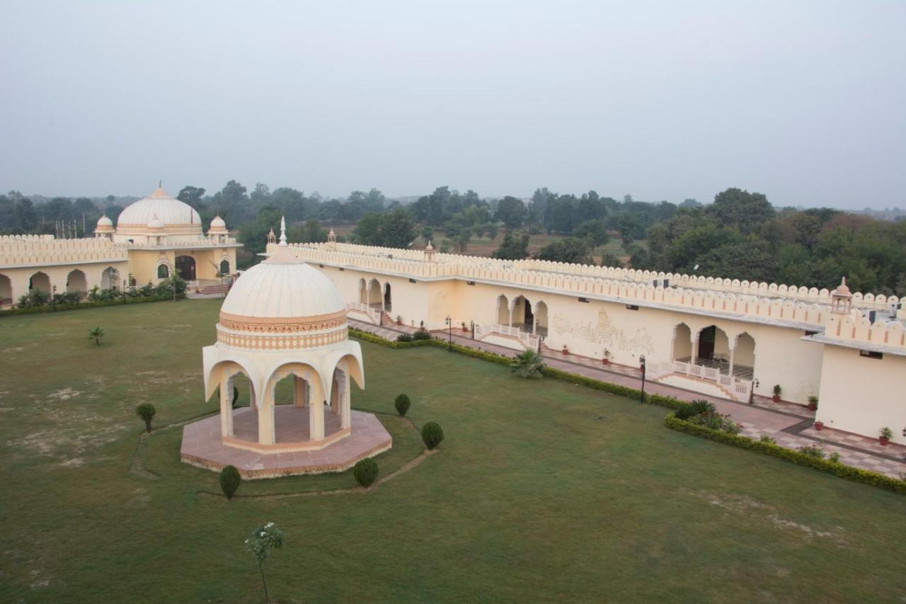 V Resorts Rajmahal Orchha Extérieur photo