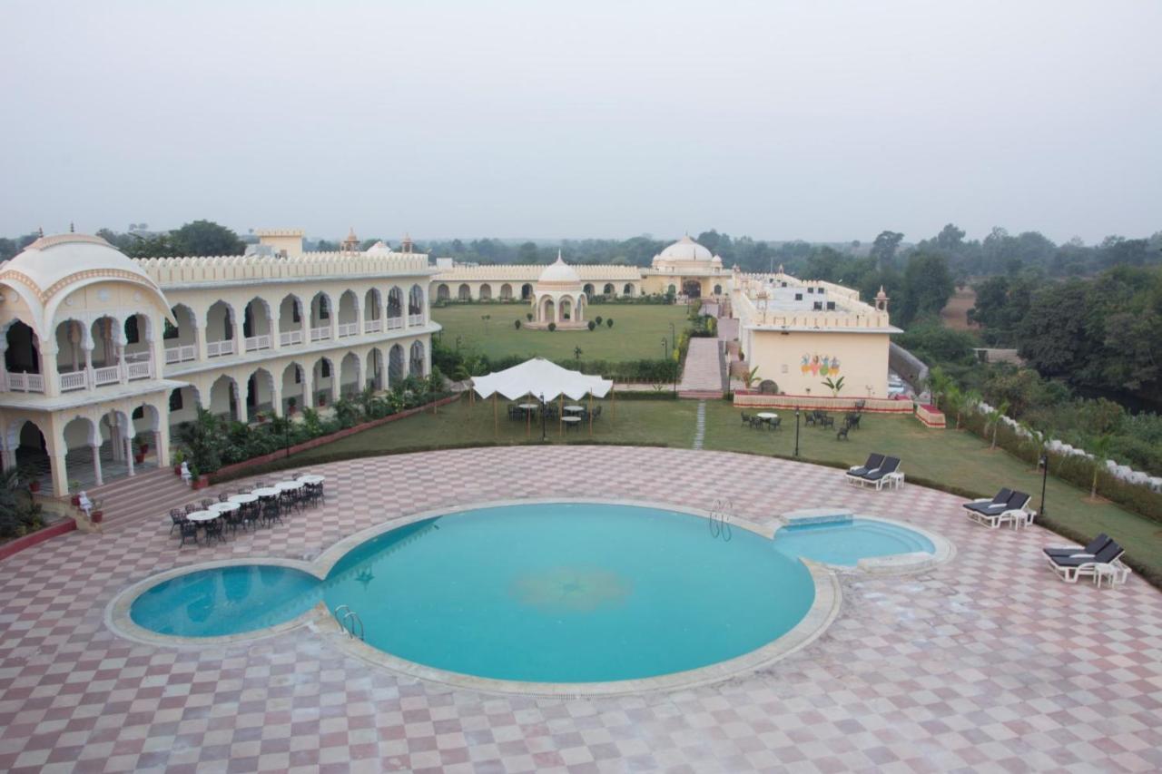 V Resorts Rajmahal Orchha Extérieur photo