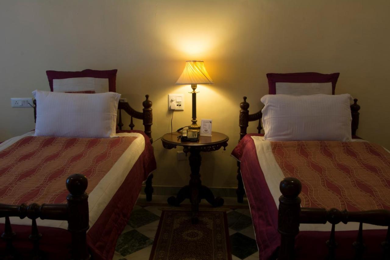 V Resorts Rajmahal Orchha Extérieur photo