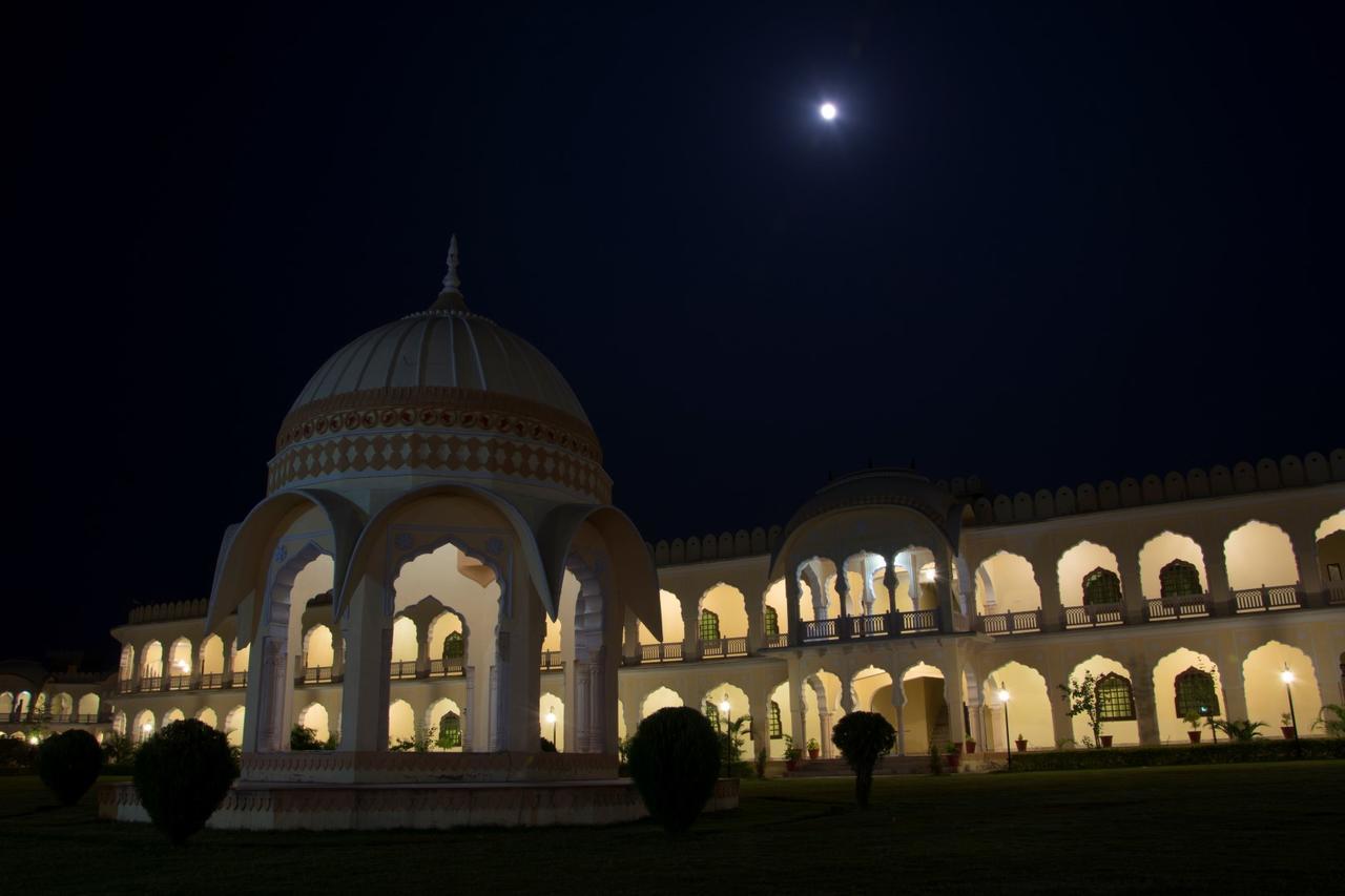 V Resorts Rajmahal Orchha Extérieur photo