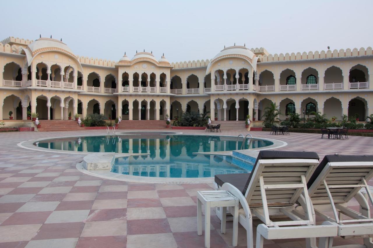 V Resorts Rajmahal Orchha Extérieur photo