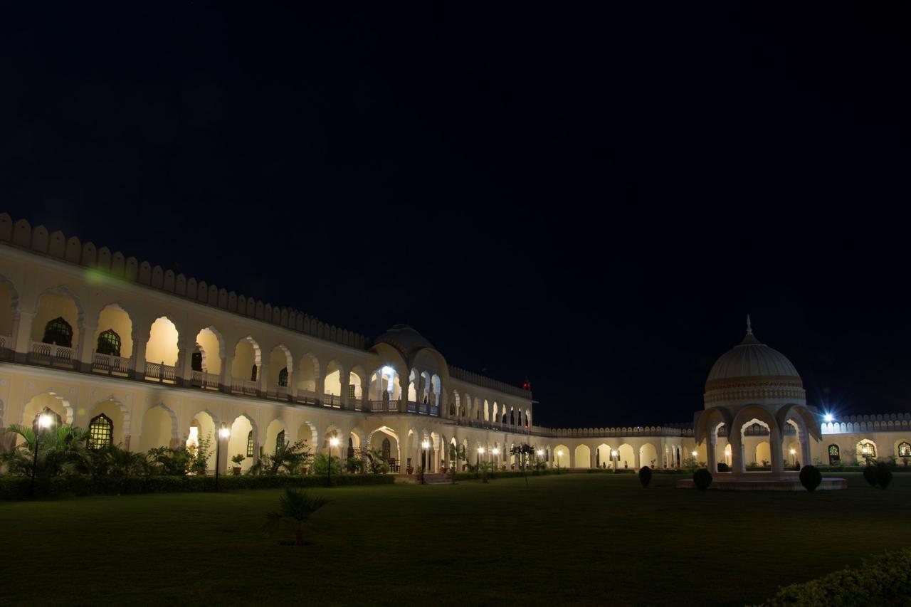 V Resorts Rajmahal Orchha Extérieur photo