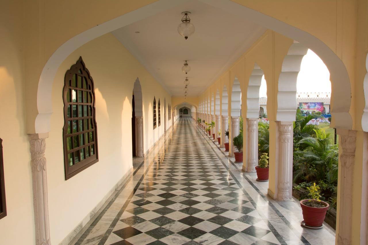 V Resorts Rajmahal Orchha Extérieur photo