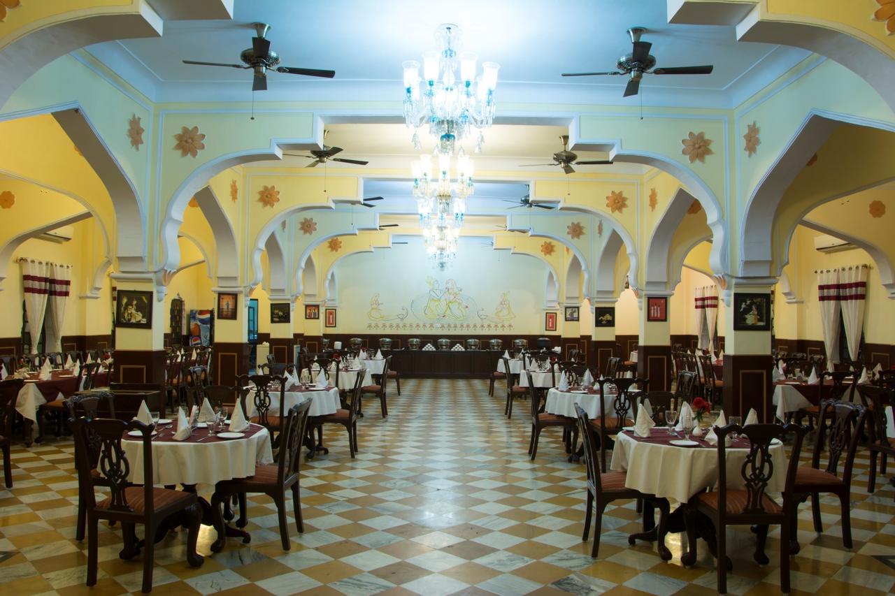 V Resorts Rajmahal Orchha Extérieur photo