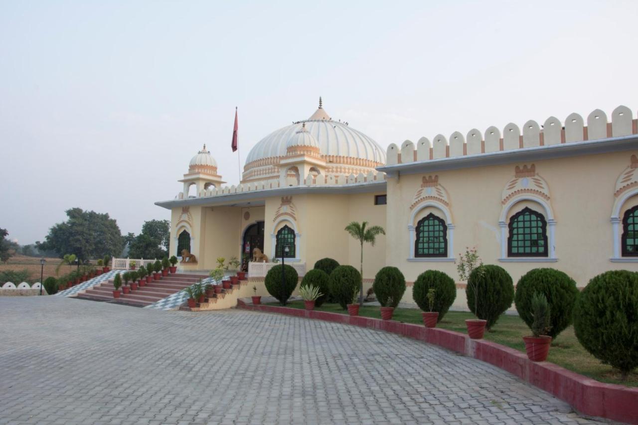 V Resorts Rajmahal Orchha Extérieur photo